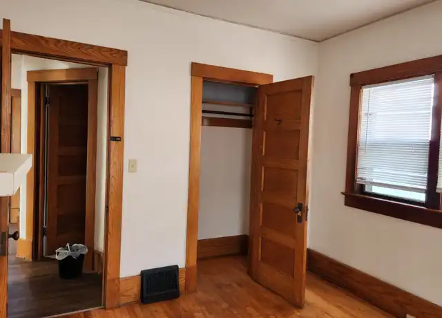 Property at 416 Seaver St, Eau Claire, WI, 54701, 5 beds, 1 bath, [object Object]