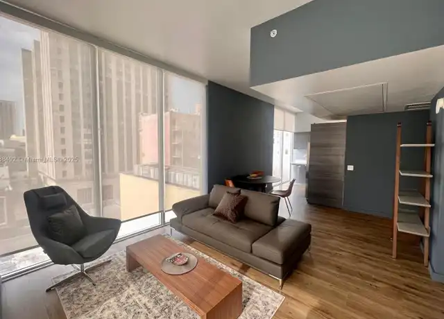 Property at 151 SE 1st St #810, Miami, FL, 33131, 1 bed, 1 bath, [object Object]