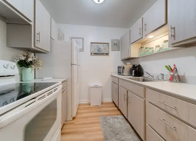 Property at Parkview Manor - 2200 Washington Ave, Racine, WI, 53405, 0-2 beds, 1-2 bath, [object Object]
