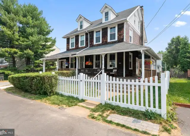 Property at 33 Central Ave, Berwyn, PA, 19312, 3 beds, 1.5 baths, [object Object]