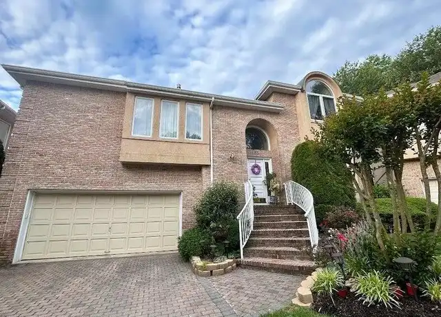 Property at 85 Mira Vista Ct, Holmdel, NJ, 07733, 3 beds, 2.5 baths, [object Object]