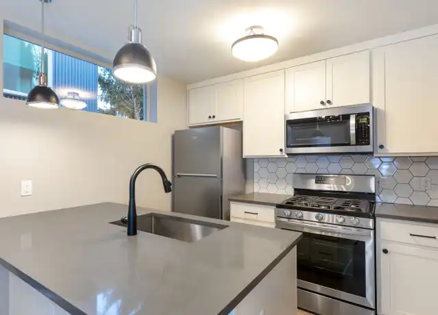Property at 2715 NE Flanders St Unit A, Portland, OR, 97232, 1 bed, 1 bath, [object Object]