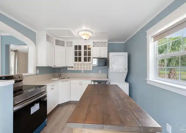 Property at 700 S H St, Pensacola, FL, 32502, 1 bed, 1 bath, [object Object]