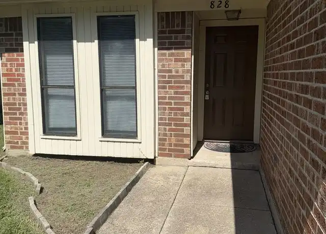 Property at 828 Lost Forest Dr, Arlington, TX, 76011, 2 beds, 1.5 baths, [object Object]