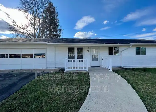 Property at 90 Robinhood Dr, Cranberry Township, PA, 16066, 4 beds, 2 baths, [object Object]