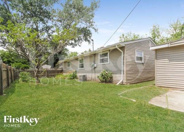 Photo of 57 Golfview Ln, Carpentersville, IL 60110