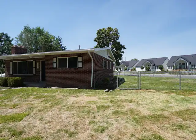 Property at 2383 Oakridge Dr, Layton, UT, 84040, 4 beds, 2 baths, [object Object]