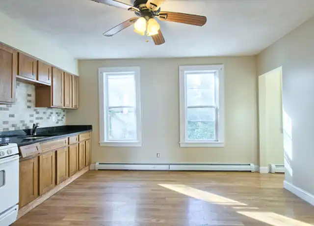 Property at 15 Simon St Unit 15-2, Beverly, MA, 01915, 3 beds, 1 bath, [object Object]