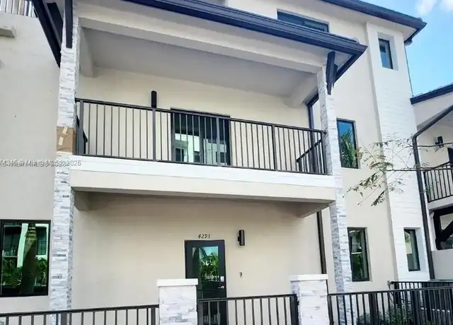 Property at 4293 NW 83rd Path, Doral, FL, 33166, 3 beds, 2.5 baths, [object Object]
