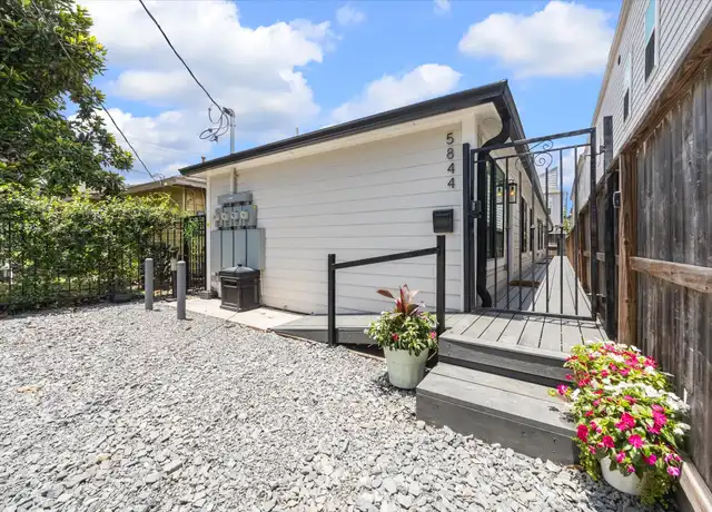 Property at 5844 Darling St, Houston, TX, 77007, 1 bed, 1 bath, Contact for Price