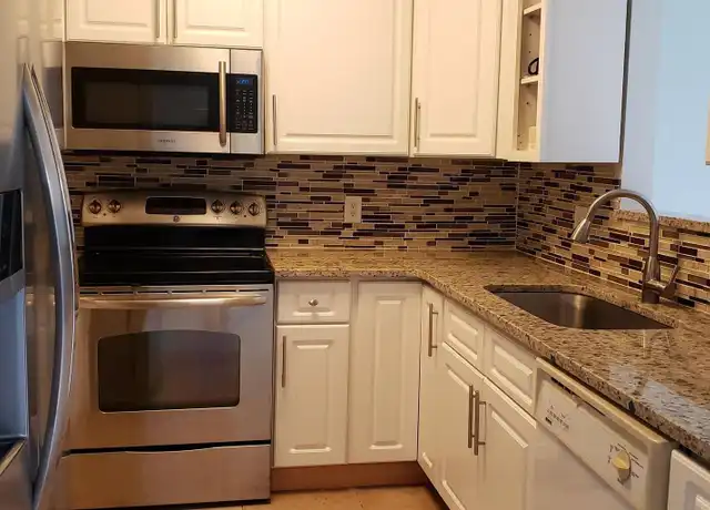 Property at 2516 S 19th St #106, Fort Pierce, FL, 34982, 1 bed, 1 bath, [object Object]