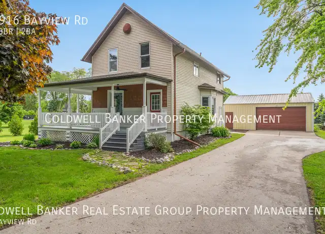 Property at 916 Bayview Rd, Neenah, WI, 54956, 3 beds, 2 baths, [object Object]