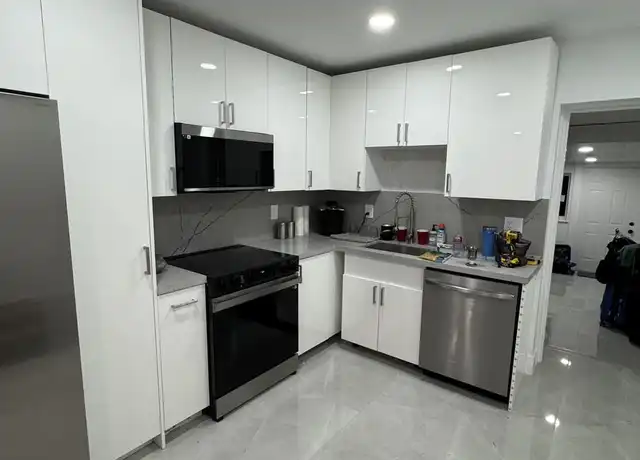 Property at 322 SW 11th Ave, Hallandale Beach, FL, 33009, 3 beds, 1 bath, [object Object]