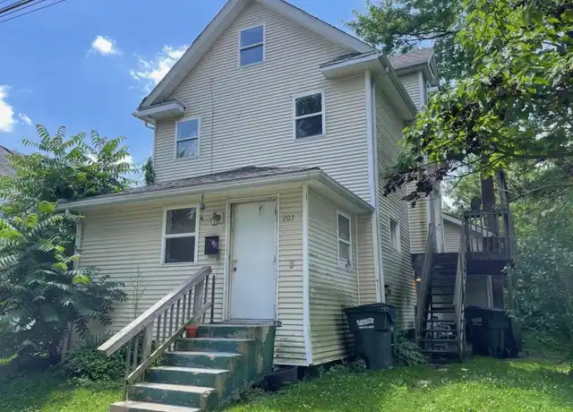 Property at 205 1/2 Hall St, Orrville, OH, 44667, 3 beds, 1 bath, [object Object]