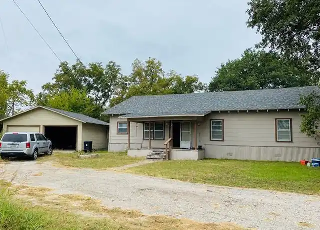 Property at 118 Maple St, Commerce, TX, 75428, 3 beds, 1.5 baths, [object Object]