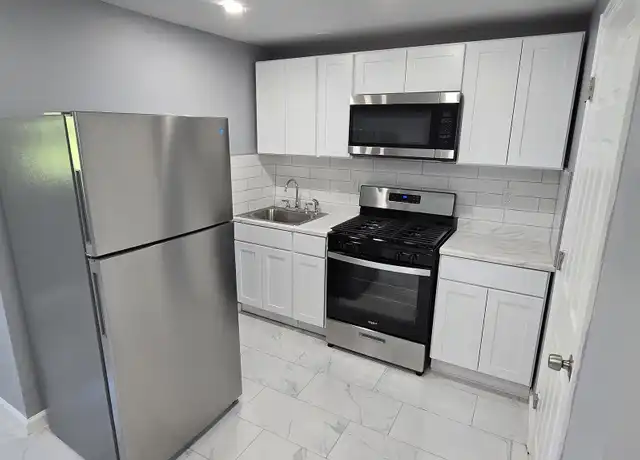 Property at 85 Hillside Ave Unit 2B, New Haven, CT, 06512, 3 beds, 1 bath, [object Object]