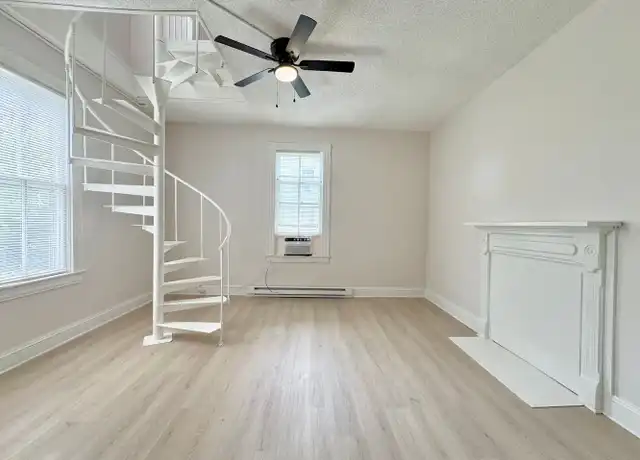 Property at 215 N Mecklenburg Ave Unit 215A-Front, South Hill, VA, 23970, 1 bed, 1 bath, [object Object]