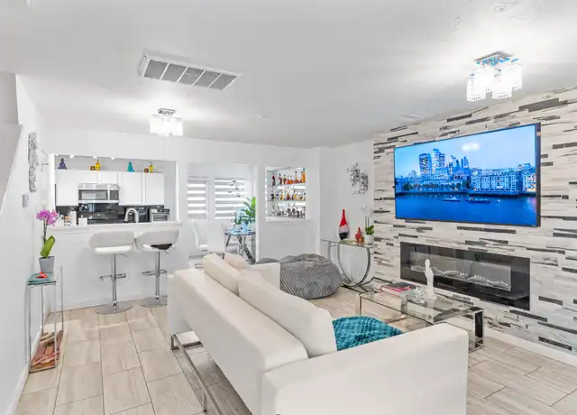 Property at 1008 Robin St, Houston, TX, 77019, 3 beds, 2.5 baths, [object Object]
