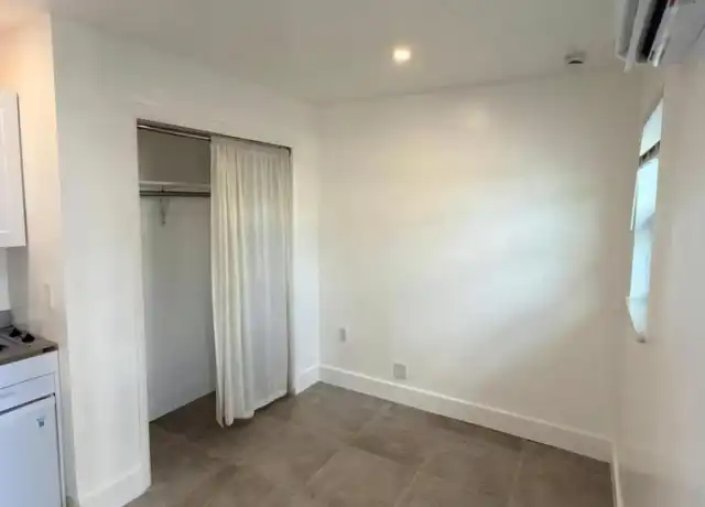 Property at 213 E 27th St, Riviera Beach, FL, 33404, 0 beds, 1 bath, [object Object]