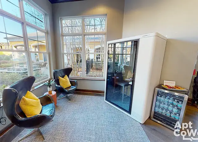 Photo of 2325 Courtney Oaks Rd, Charlotte, NC 28217