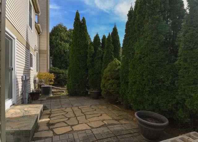 Photo of 973 Old Oak Cir, Algonquin, IL 60102