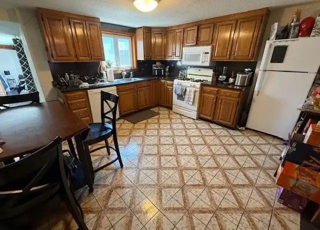 Property at 402 Cambridge St Unit 2, Cambridge, MA, 02141, 3 beds, 1 bath, [object Object]