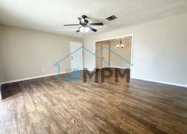 Property at 109 Hudson Ln, Monroe, LA, 71201, 2 beds, 2 baths, [object Object]