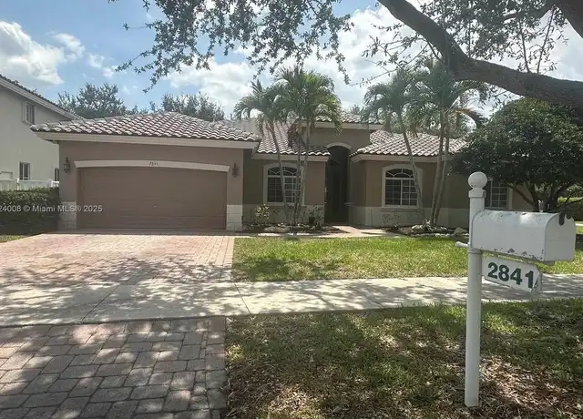 Property at 2841 Poinciana Cir, Hollywood, FL, 33026, 4 beds, 2.5 baths, [object Object]