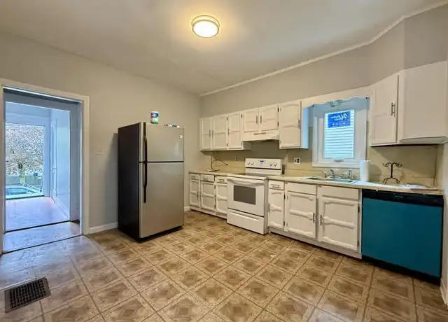 Property at 2 Wellington Ave, Waltham, MA, 02451, 1 bed, 1 bath, [object Object]