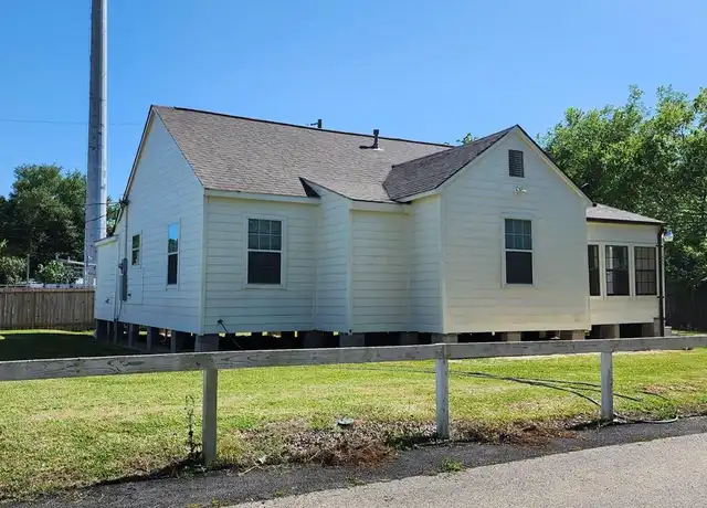 Property at 400 King Edward Pl Unit D, Baytown, TX, 77521, 3 beds, 2 baths, [object Object]