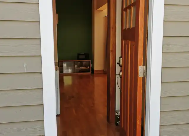 Property at 2713 NE 94th St Unit B, Seattle, WA, 98115, 1 bed, 1 bath, [object Object]