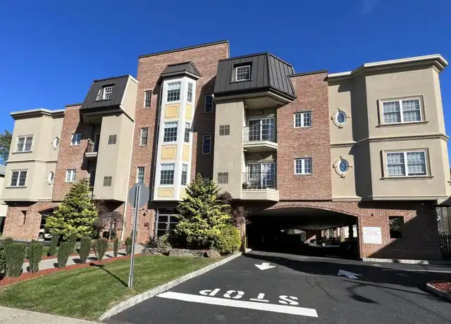 Property at 524 Maple Ave Unit 203, Elizabeth, NJ, 07202, 2 beds, 2 baths, [object Object]
