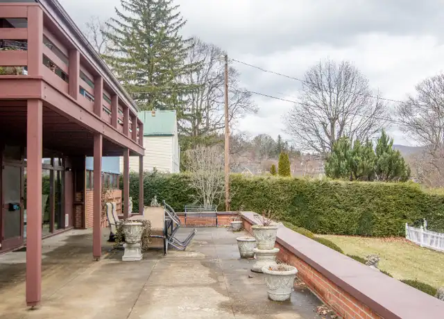 Property at 206 W Main St, West Jefferson, NC, 28694, 2 beds, 2 baths, [object Object]