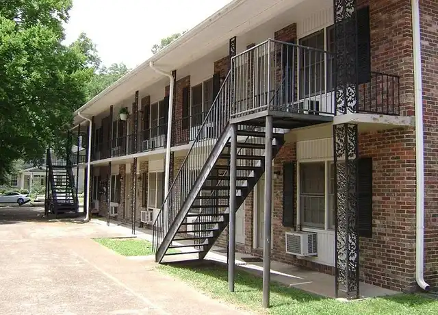 Property at 604 N Wood Ave Apt 03, Florence, AL, 35630, 1 bed, 1 bath, [object Object]