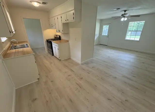 Property at 222 Cherry Cir, Ridgeland, MS, 39157, 3 beds, 1 bath, [object Object]