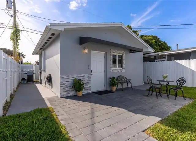 Property at 1430 NE 11th St Unit 2, Homestead, FL, 33033, 1 bed, 1 bath, [object Object]