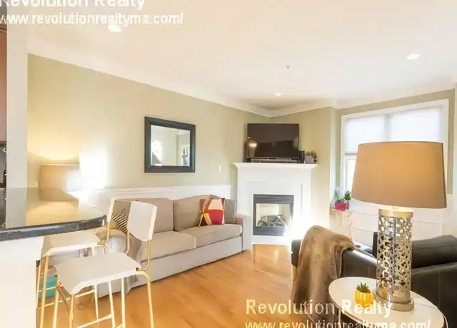 Property at 110 Chestnut St, Waltham, MA, 02453, 2 beds, 1 bath, [object Object]