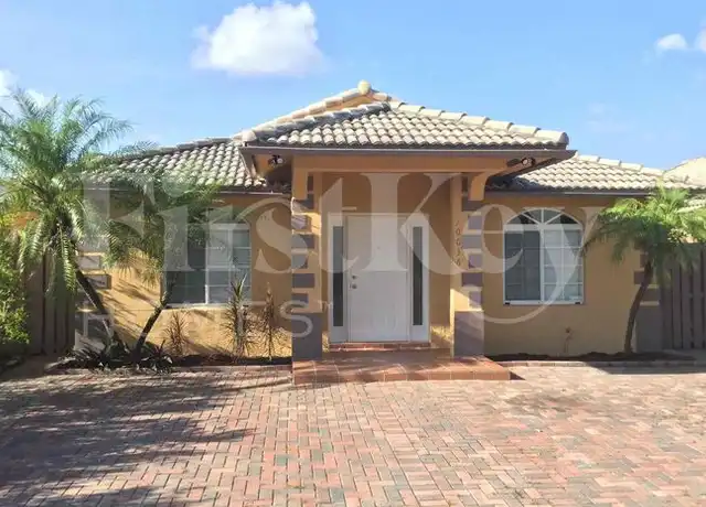 Property at 10036 NW 126th Ter, Hialeah, FL, 33018, 3 beds, 2 baths, [object Object]