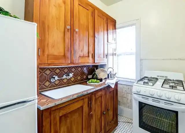 Property at 1325 West 27th St - 1325 W 27th St, Minneapolis, MN, 55408, 1 bed, 1 bath, [object Object]
