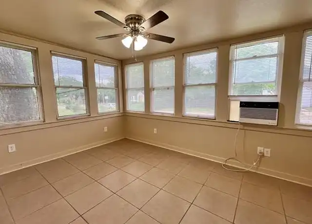 Property at 301 Amarillo St, Denton, TX, 76201, 1 bed, 1 bath, [object Object]