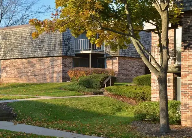 Photo of 2562 N 124th St, Wauwatosa, WI 53226