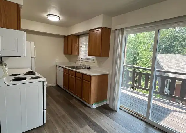 Property at 700 Carriage Hl Unit 704-3, Iowa City, IA, 52246, 2 beds, 1 bath, [object Object]