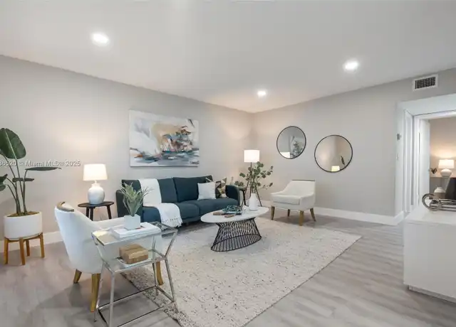 Property at 1350 NE 5th Ter Unit 3, Fort Lauderdale, FL, 33304, 2 beds, 1 bath, [object Object]