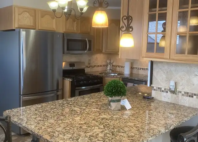 Property at 572 New Jersey Ave Unit 2nd, Lyndhurst, NJ, 07071, 2 beds, 1 bath, [object Object]