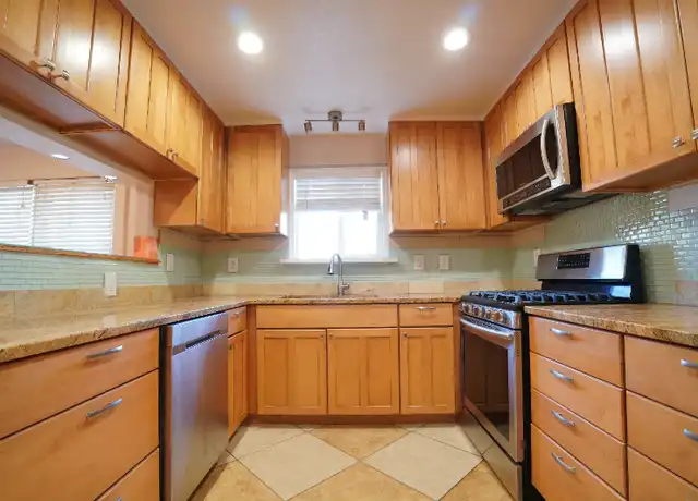 Property at 24515 16th Ave S, Des Moines, WA, 98198, 3 beds, 1 bath, [object Object]