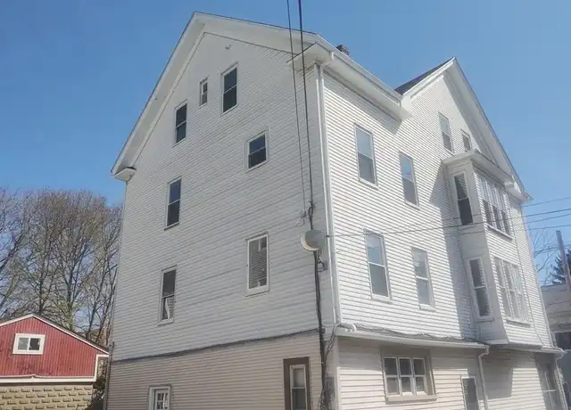 Property at 198 Ives St Unit 4, Providence, RI, 02906, 3 beds, 1 bath, [object Object]