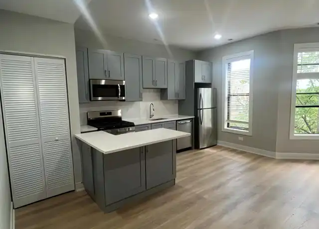 Property at 422 W Belden Ave, Chicago, IL, 60614, 2 beds, 2 baths, [object Object]