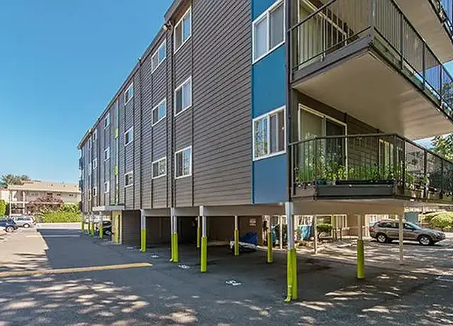 Photo of 12415 Ambaum Blvd SW, Burien, WA 98146