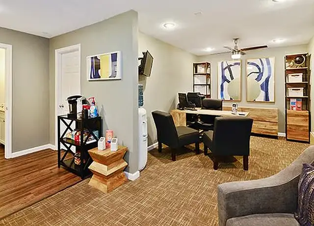 Photo of 12415 Ambaum Blvd SW, Burien, WA 98146