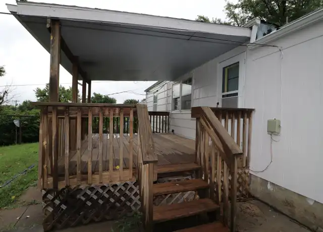 Property at 720 W Chestnut St, Junction City, KS, 66441, 2 beds, 1.5 baths, [object Object]